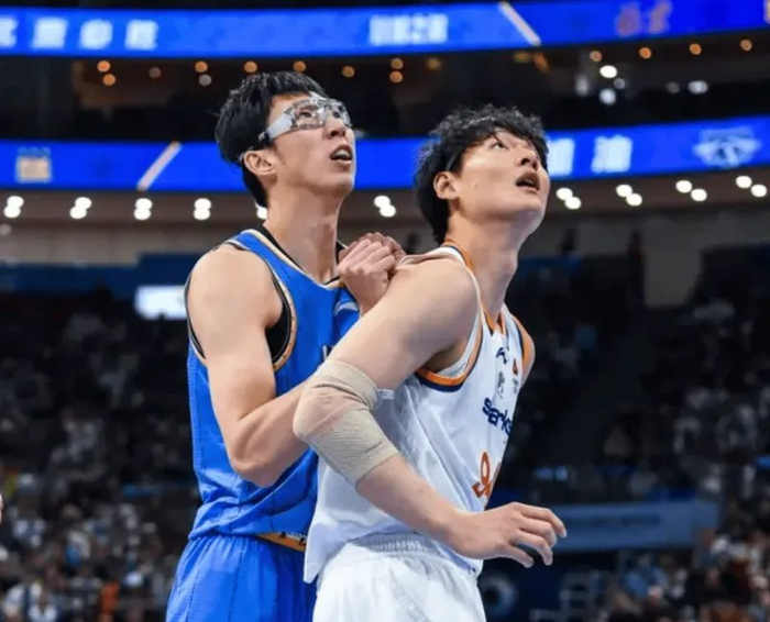 乐竞体育登录入口-谁还说他们弱？弗格与王哲林彻底觉醒虐杀北京，主导内外太强了！|上海|哈桑-怀特塞德|周琦|比赛|内线_新浪体育_新浪新闻